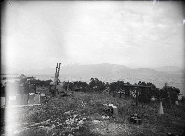 VI sezione Ernesto Breda - Manerba del Garda - Lago - Balipedio - Prove - Tecnici e operai al lavoro