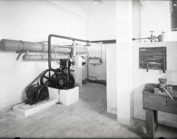 VI sezione Ernesto Breda - Brescia - Via Lunga - Stabilimento industriale - Interno - Reparto - Impianto compressore