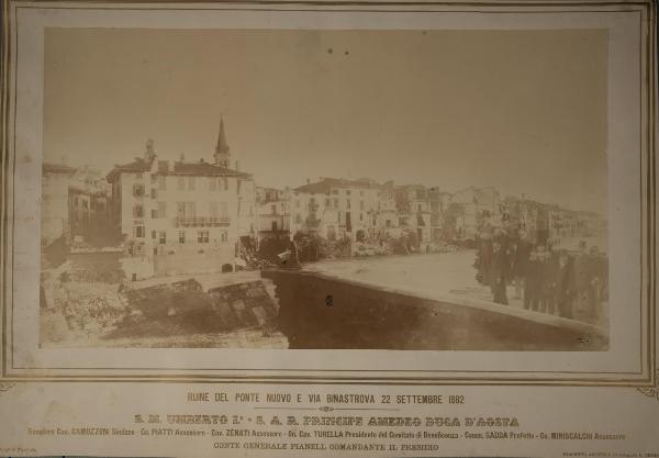 Verona - 1882 - Re Umberto I e il duca d'Aosta, accompagnati da alcuni notabili, visitano le rovine del Ponte Nuovo e di via Binastrova