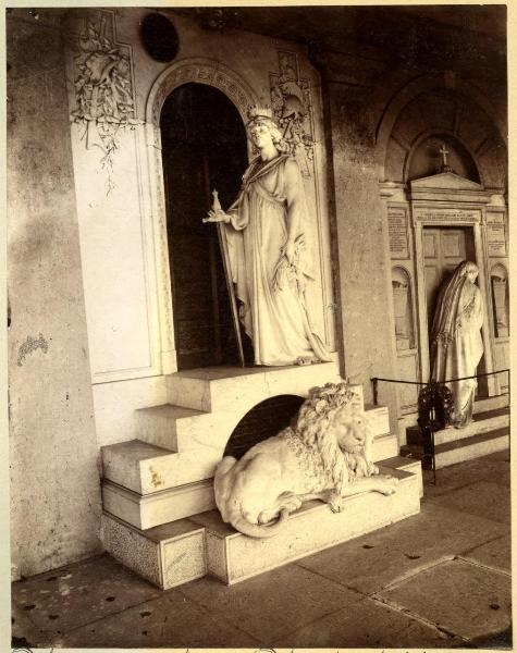 Brescia - Cimitero Monumentale del Vantiniano - Monumento ai caduti eseguito da Luigi Pagani