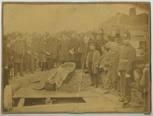 Regno Unito - Londra - Cimitero di Chiswick - 7 giugno 1871 - Riesumazione della salma di Ugo Foscolo