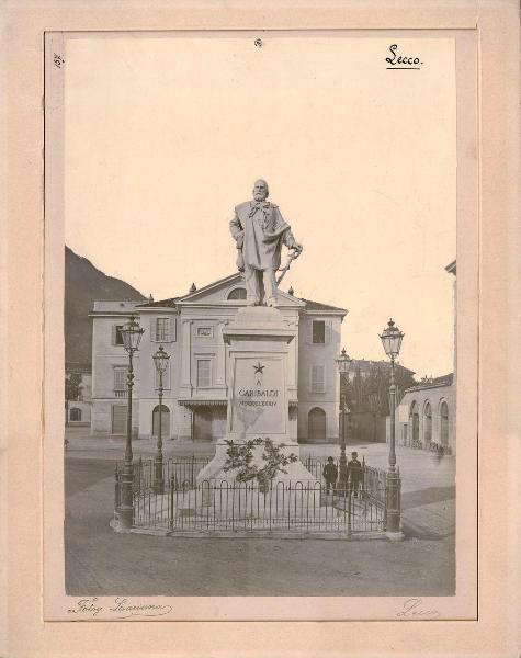 Lecco - Piazza Mazzini - Monumento a Giuseppe Garibaldi, eseguito da Francesco Confalonieri