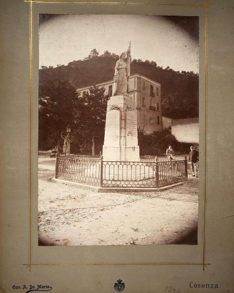 Cosenza - Monumento ai fratelli Bandiera e ai loro compagni, eseguito da Giuseppe Pacchioni