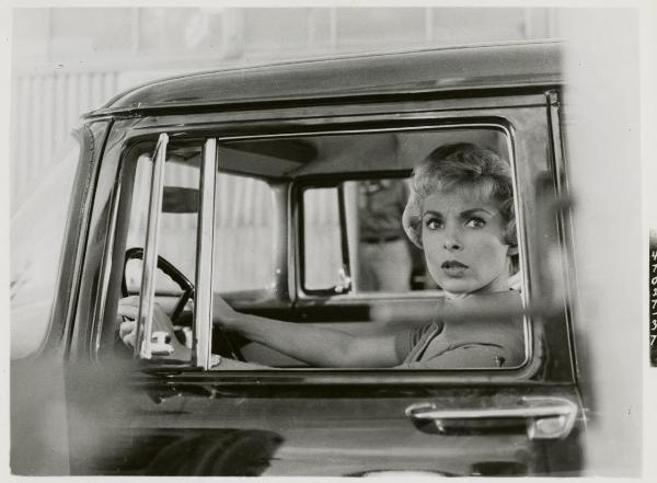 Janet Leigh in automobile - film "Psyco" (Alfred Hitchcock)