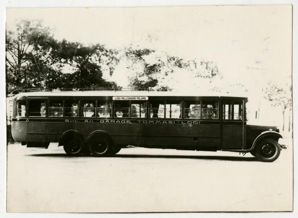 1931 - Autocorriera Lancia Omicron in servizio sulla linea Lodi-Melegnano-Milano