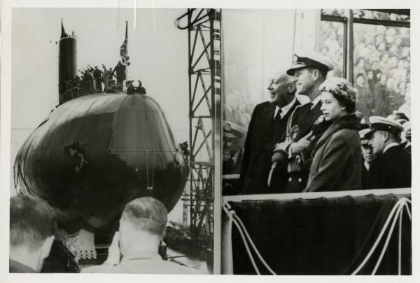 Regno Unito - Barrow-in-Furness - 1960 - Cerimonia dell'inaugurazione dell'HMS Dreadnought, il primo sommergibile nucleare britannico, alla presenza della regina Elisabetta II e del principe Filippo