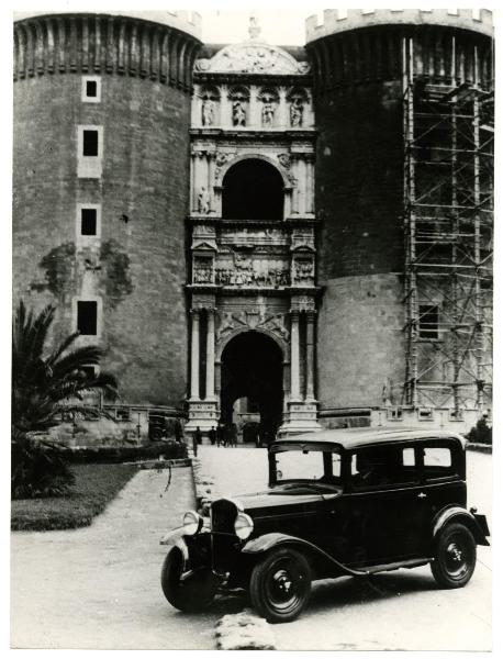 Napoli - Maschio Angioino - Automobile Fiat 508 3 marce