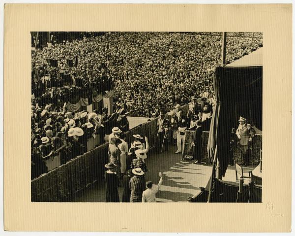 Genova Sestri - 22 agosto 1937 - Vittorio Emanuele III presenzia al varo della "Littorio"