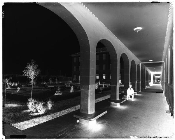 Milano - casa di ricovero inabili al lavoro - cortile