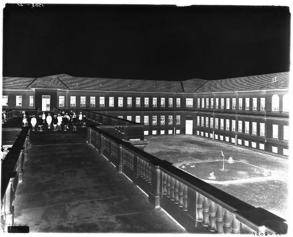 Milano - scuola "Giulio Tarra" - terrazza - bambini