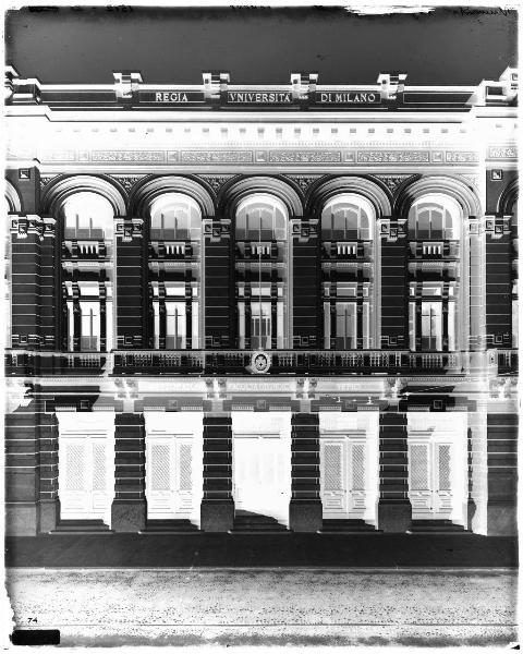 Milano - via San Michele del Carso - Regia Università di Milano - scuola "Nicola Moreschi" - veduta esterna - ingresso