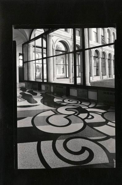 Milano - Palazzo delle Stelline - interno - Bobo Piccoli - pavimento