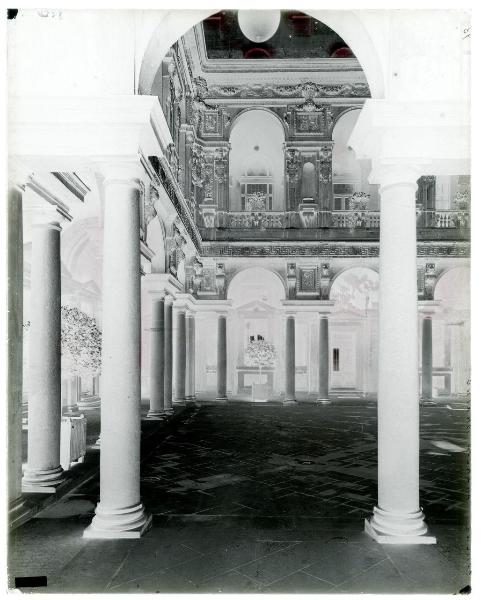 Milano - Palazzo Marino - veduta del cortile principale