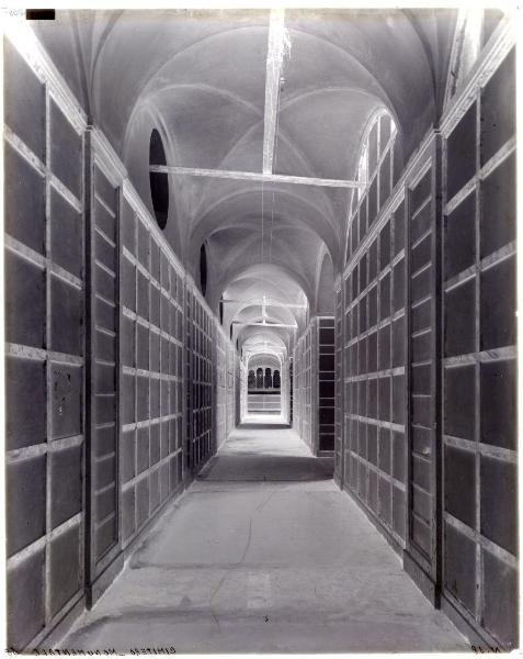 Milano - Cimitero Monumentale - Colombari - interno