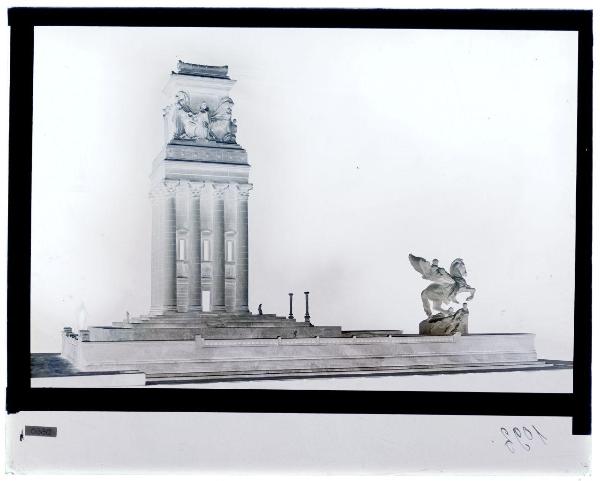 Milano - Palazzo della Permanente - esposizione - Concorso per il monumento ai caduti di Milano - bozzetto n.35 - scultore Egidio Boninsegna - architetto Cesare Mazzocchi