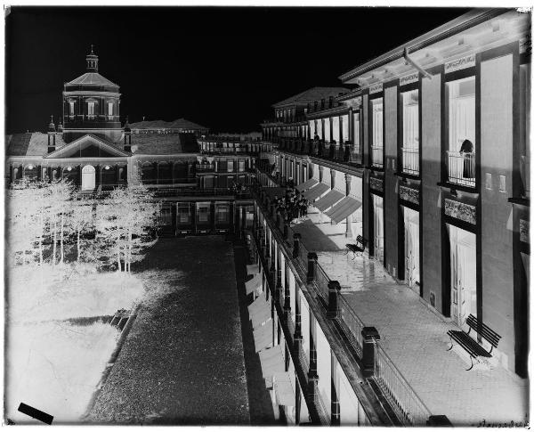 Milano - Garbagnate Milanese - Ospedale Sanatorio "Vittorio Emanuele III" - veduta esterna - chiesa - donne in divisa