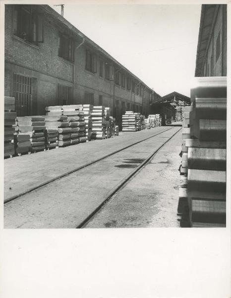 Porto Marghera - Lavorazione Leghe Leggere spa (L.L.L.) - Stabilimento - Deposito placche pronte per la laminazione