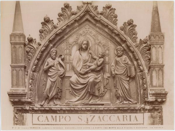 Bon, Bartolomeo il Vecchio - Madonna con Bambino in trono tra san Giovanni Battista e san Marco Evangelista, Santo, Motivi decorativi - Scultura - Venezia - Campo San Zaccaria - Portale - Lunetta