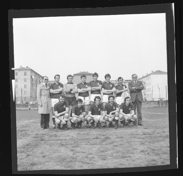 Ritratto di gruppo maschile - Torneo Dugoni 1974 - Mantova - Parco Te - Campi da calcio - Formazione della squadra A.C. Mantova - Gianni Usvardi