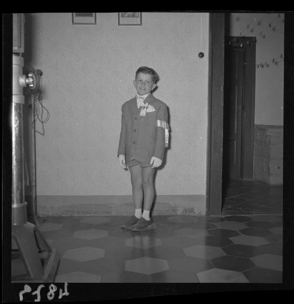 Ritratto infantile - Bambino - Prima Comunione - Interno