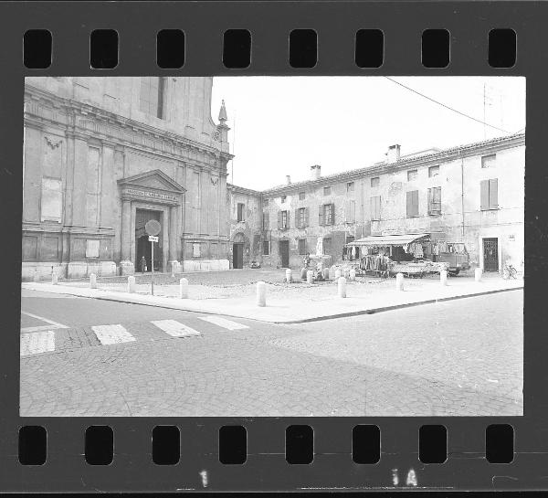 Mantova - Piazza Bazzani - Chiesa di S. Barnaba- Facciata