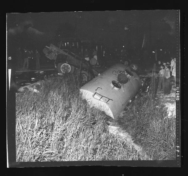 Incidente stradale - Cisterna nel fosso - Mantova - Strada Diga Masetti