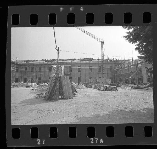 Mantova - Via Porto - Scuola elementare Pomponazzo - Cortile interno - Lavori di ristrutturazione - Ponteggi