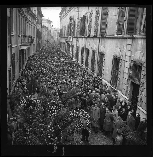 Funerale Sindaco Giuseppe Rea - Corteo funebre - Mantova - Via fratelli Bandiera