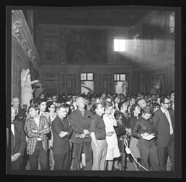 Ritratto di gruppo - Pubblico - Inaugurazione mostra Tesori d'arte nella terra dei Gonzaga - Mantova Città Festival - Mantova - Palazzo Ducale - Sala di Manto