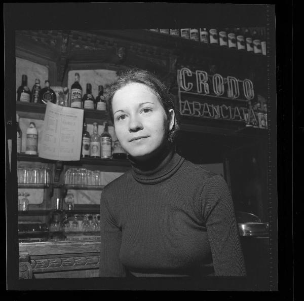 Ritratto femminile - Interno della pasticceria " La Ducale " di Via Calvi - Mantova  - Cristina Rossi