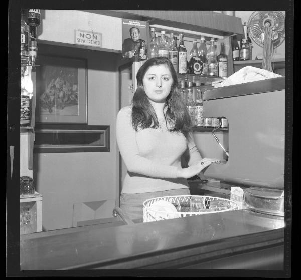 Ritratto femminile -  Interno del bar di Via Cavour - Mantova - Luisa Verati