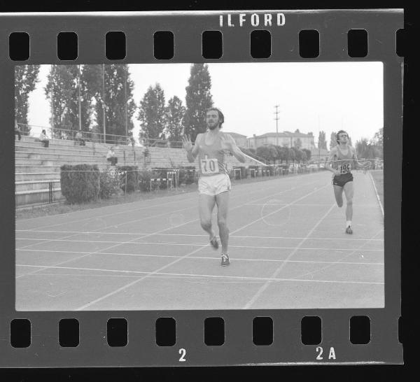 Ritratto maschile - Vittorio Fontanella - Gara nazionale di mezzofondo - Mantova - Campo Scuola - Vittoria