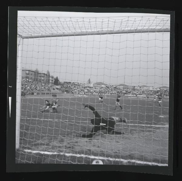 Partita Mantova-Como 1971 - Mantova - Stadio Danilo Martelli - Azione di gioco - Rete di Toschi
