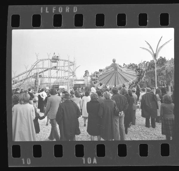 Luna park - Mantova - Piazzale Te - Festa del Santo patrono - Giostra ballerina