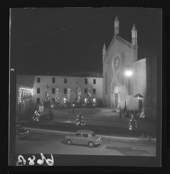 Mantova - Chiesa di S. Francesco - Facciata e sagrato - Automobile - Notturno