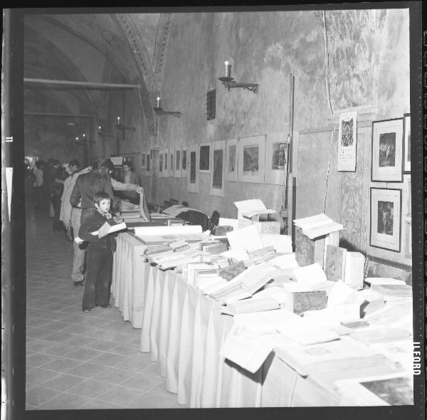 Mostra mercato del libro e della stampa antichi - Mantova - Via Angelo Scarsellini 2 - Chiesa di S. Francesco - Salone Mantegnesco - Visitatori e locandina