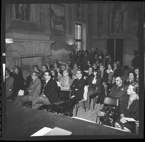 Ritratto di gruppo - Venticinquesimo congresso dell'AMSI - Mantova - Palazzo Te - Sala dei cavalli - Pubblico in sala