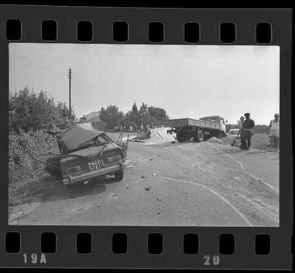 Incidente stradale - Statale Gardesana - Auto incidentata - « Alfa Romeo » Giulia - Parte posteriore