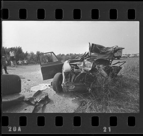 Incidente stradale - Statale Gardesana - Auto incidentata - « Alfa Romeo » Giulia - Parte anteriore