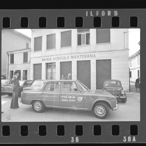 Villimpenta - Piazza Roma - Banca Agricola Mantovana - Esterno - Macchina della polizia