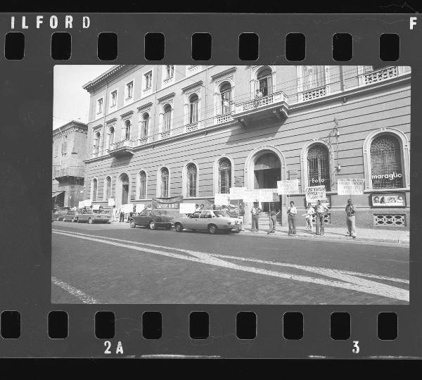 Sciopero cartiere - Mantova - Corso Vittorio Emanuele 13-15 - Manifestanti