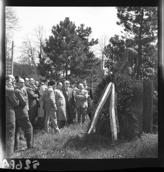 Ritratto di gruppo - Omaggio al monumento a Tazio Nuvolari - Mantova - Porta Pradella - Giardini Nuvolari