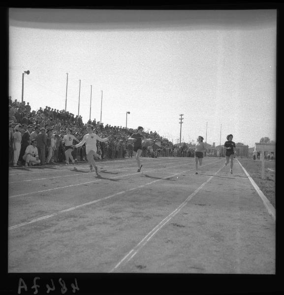 Atletica leggera - Campionato studentesco femminile - Traguardo della gara di corsa - Mantova - Viale Learco Guerra - Campo Scuola