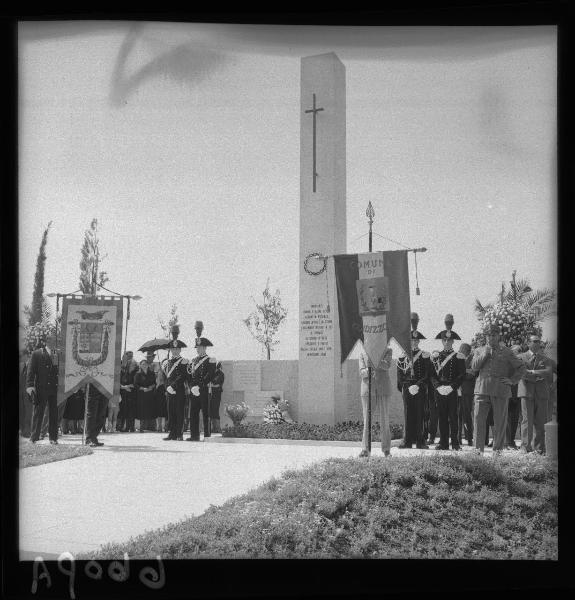 Inaugurazione del monumento ai Caduti della Mille Miglia - Strada provinciale Mantova-Brescia - Chilometro 21