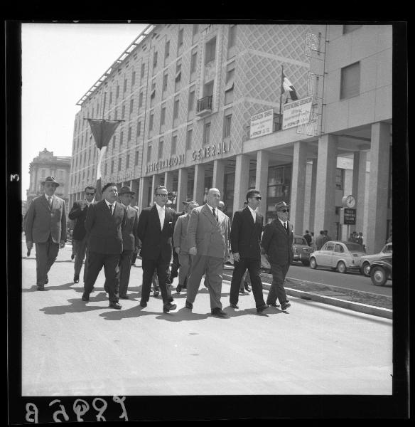 Inaugurazione nuovo corso della Libertà - Il corteo delle autorità - Mantova / Ritratto di gruppo - Il corteo delle autorità - Inaugurazione nuovo corso della Libertà - Mantova