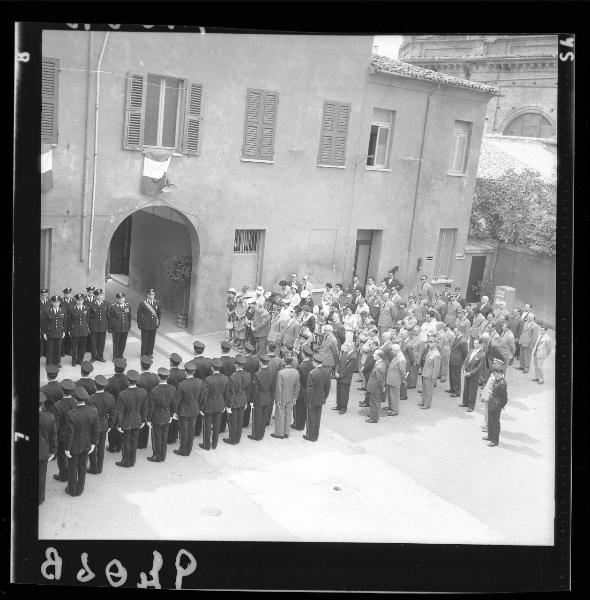 Festa dei Carabinieri - Schieramento plotoni - Autorità presenti - Mantova - Via Chiassi - Caserma del Gruppo Carabinieri - Cortile interno