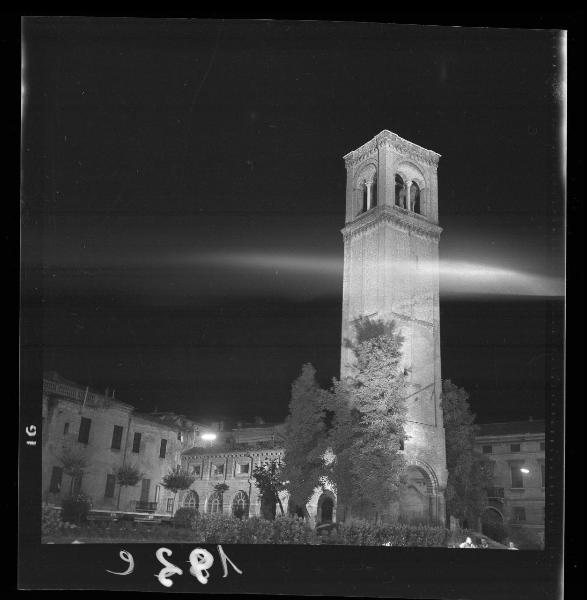 Mantova - Via Matteotti - Giardini del Lungorio - Torre di S. Domenico - Pescherie - Notturno