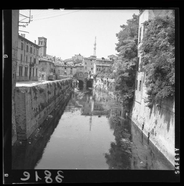 Mantova - Via Massari - Rio - Ponte delle Pescherie - Case affacciate sul fiume