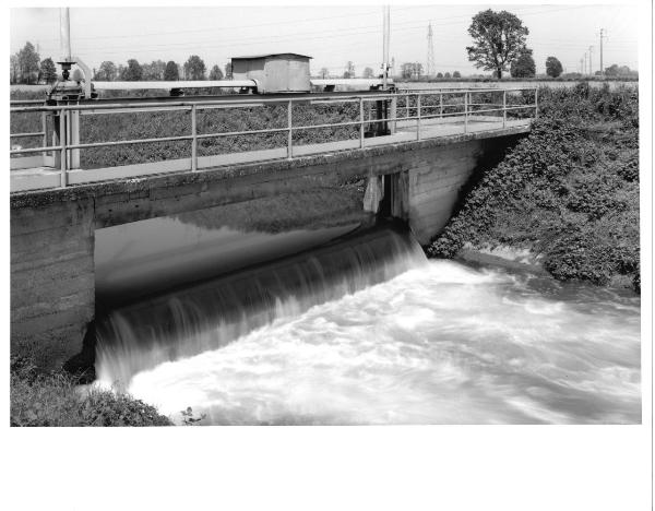 Guardamiglio - Chierichesse - Impianto di sollevamento ad uso irriguo - Sbarramento - Organi di manovra - Canale - Vegetazione