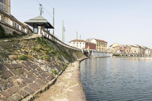 Milano - Darsena di Porta Ticinese - Edicola Radetsky - Edifici lungo viale Gorizia